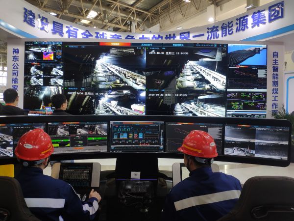 神东集团自主智能割煤远程控制台-1