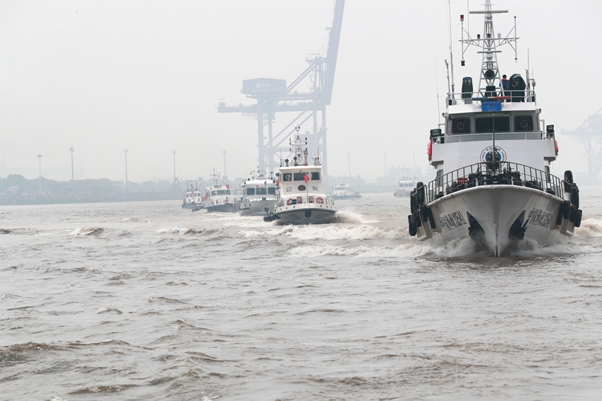 长江流域非法捕捞高发水域同步巡查执法行动启动（摄影：张建鑫 ）