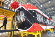 國內首輛磁浮空軌列車在漢下線 設計最高時速120公里