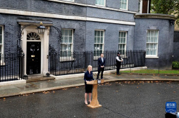 特拉斯宣布辭去英國首相職務
